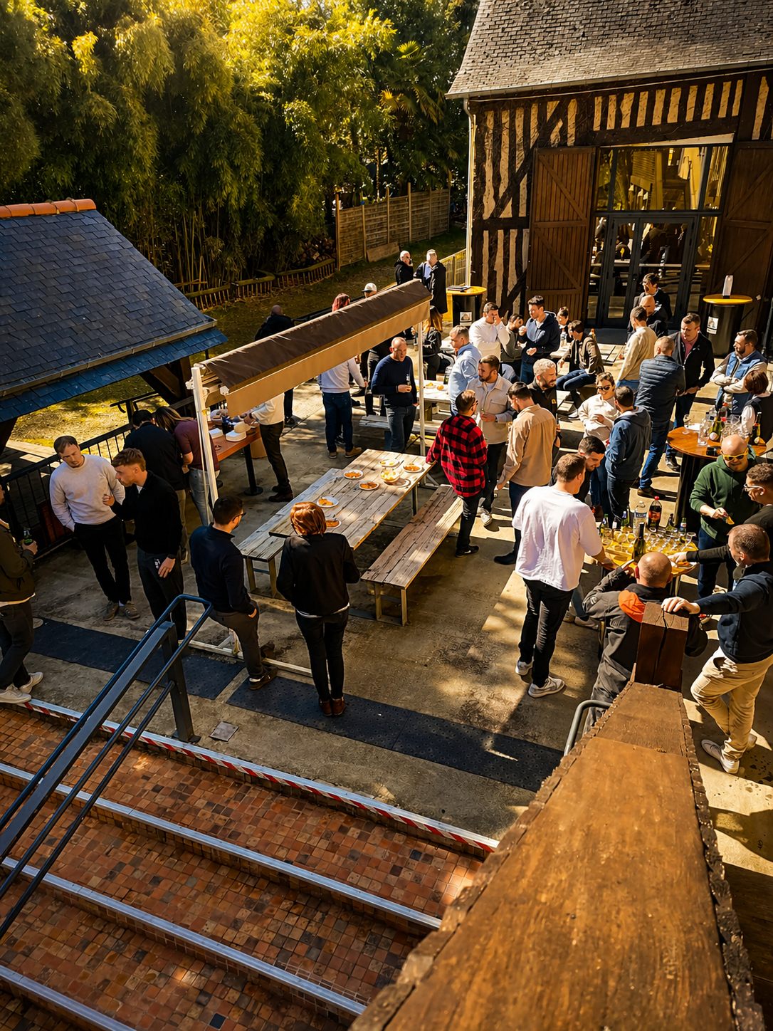Cocktail en terrasse extérieure du domaine